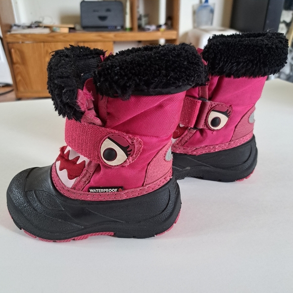 Toddlers Girls Waterproof Winter Boots. Warm And Furry. Eyes And Teeth Design - Picture 3 of 8
